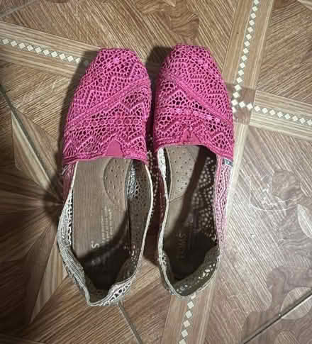 Photo of free Shoes, size 6/6.5, fair condition (34th St/Bway or Bensonhurst) #2