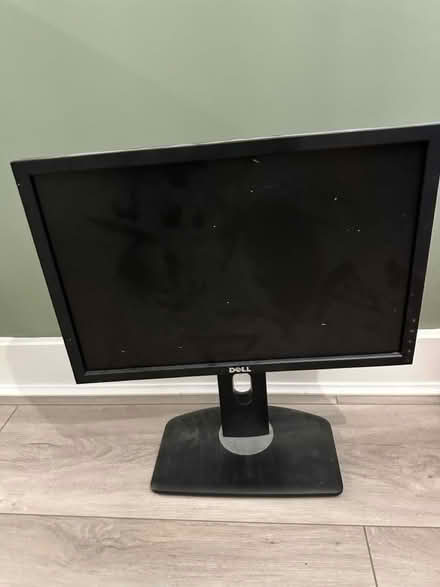 Photo of free Dell VGA monitor (HD5) #1