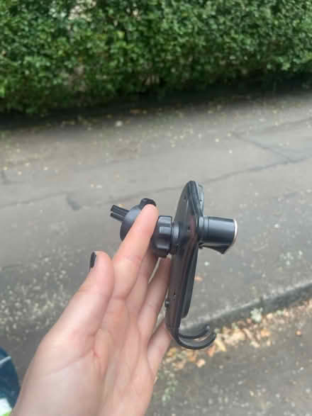 Photo of free Car phone mount (Dennistoun G31) #2