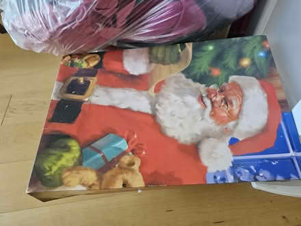 Photo of free Box with St. Nick (Carlisle / Gibson) #1