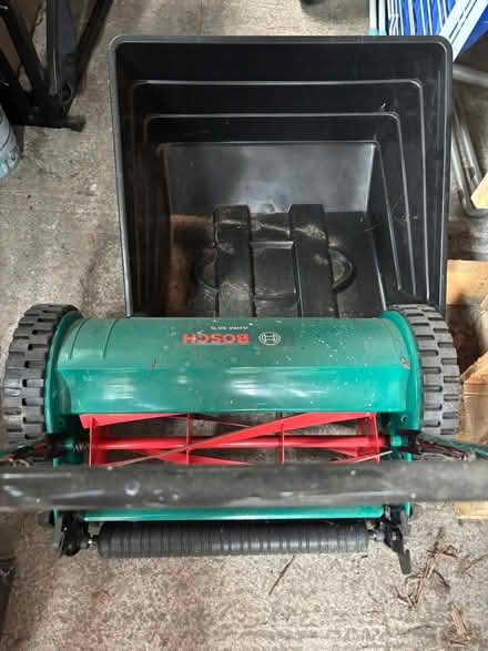 Photo of free Manual push lawn mower (SK7 Hazel Grove) #1
