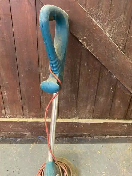 Photo of free 240v lawn edge trimmer (LD7) #1
