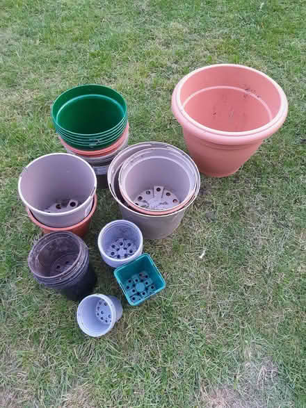 Photo of free Plastic plant pots (Chineham RG24) #1