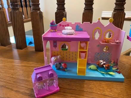 Photo of free My little petshop tiny doll-house (Erin Mills and Britannia) #1