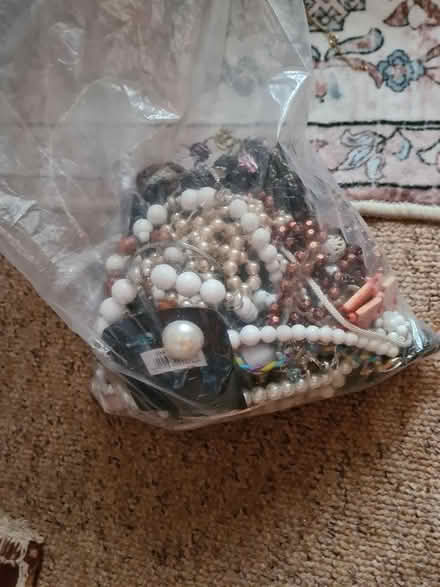 Photo of free Broken jewellery and beads (Henley-on-Thames RG9) #2