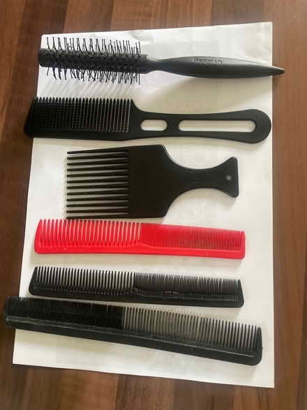 Photo of free Hair combs (Corner Hall HP2) #1