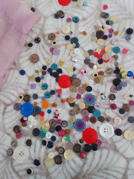 Photo of free craft/sewing mixture (Scotstoun, Glasgow) #1