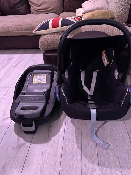 Photo of free Newborn car seat isofix (How Wood AL2) #2