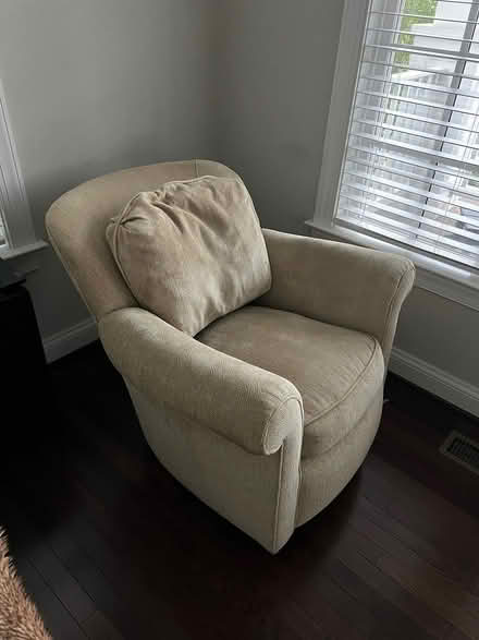 Photo of free Upholstered swivel chair (Town of Herndon) #2