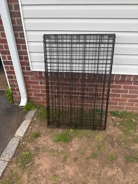 Photo of free Dog Crate (Near Lowe’s on Morris Ave.) #1