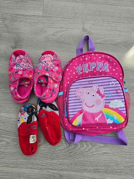 Photo of free Pepper pig bag with kids slippers (IG6 3s) #1