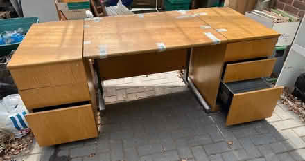 Photo of free Large desk (Chineham RG24) #1