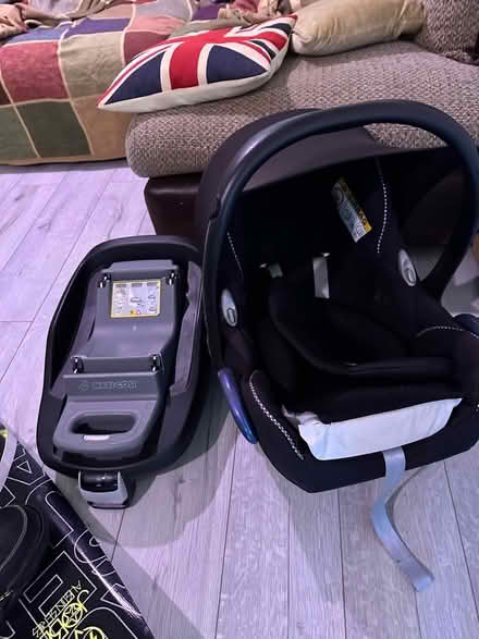 Photo of free Newborn car seat isofix (How Wood AL2) #1