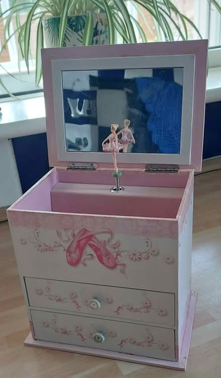 Photo of free Jewellery box (Tongham) #3