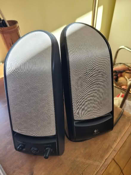 Photo of free A pair of Logitech small computer speakers (Hotwells BS8) #1