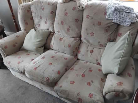 Photo of free Three seater settee and two armchairs (Sturton le Steeple DN22) #1