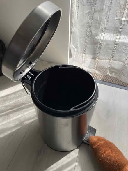 Photo of free Bathroom pedal bin (Finsbury park) #2