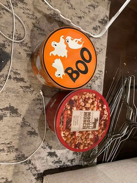 Photo of free Empty tins (NE DC) #1
