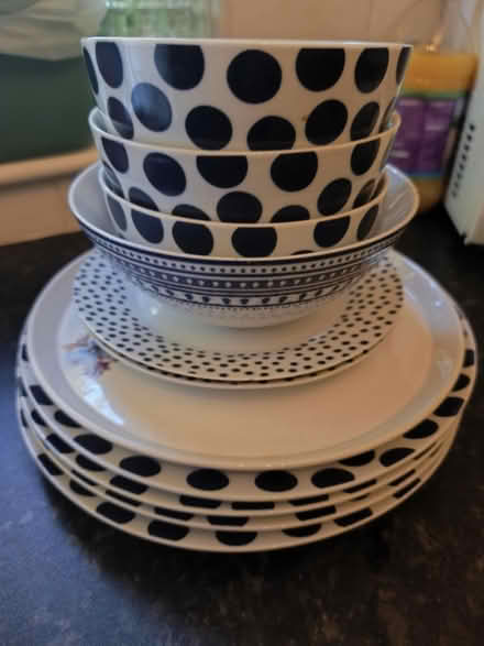 Photo of free Plates and bowls (WN6) #1