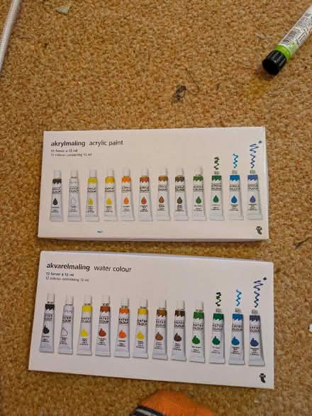 Photo of free Set of acrylic and watercolour paints (Heeley S2) #1