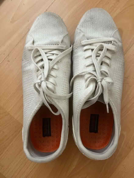 Photo of free Tennis shoes size 6 (Swiss cottage NW8) #1