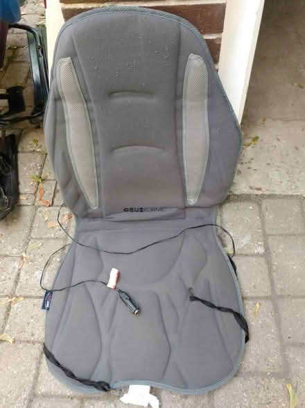 Photo of free Obus Forme Car Seat (Near Baseline Rd. & Clyde Ave.) #1