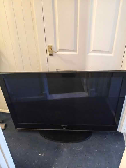 Photo of free Samsung 50 inch TV not smart (Greenwich SE10) #2
