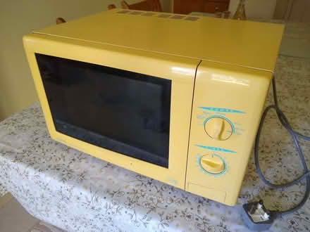 Photo of free Sanyo Super Showerwave Microwave. (Hatfield Peverel CM3) #1