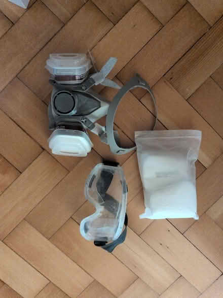 Photo of free Half face respirator and goggles (Five Ways B16) #1