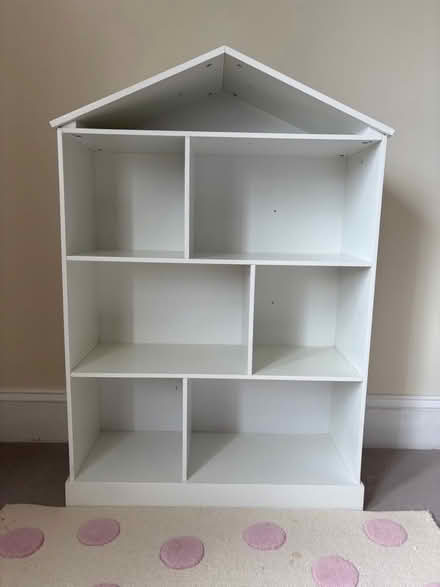 Photo of free White children’s bookshelves (Wimbledon SW19) #2