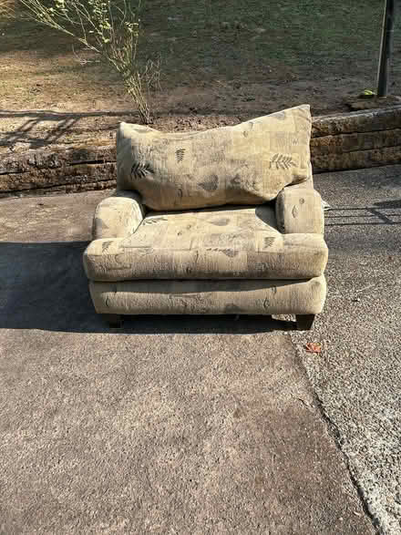 Photo of free Oversized chair (Oregon City out Redland rd) #1
