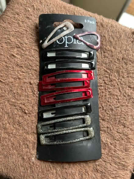Photo of free Hair clips (Jennetts park RG12) #1