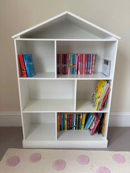 Photo of free White children’s bookshelves (Wimbledon SW19) #1