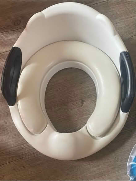 Photo of free Toilet seat & water play mat (SE20) #1