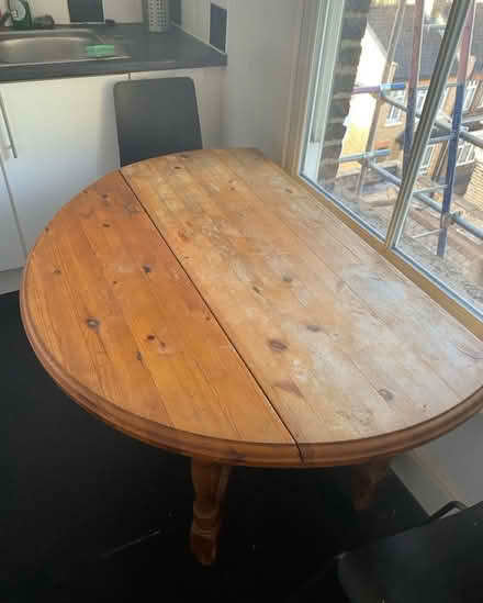 Photo of free Large Round Table (Lower Clapton E5) #1