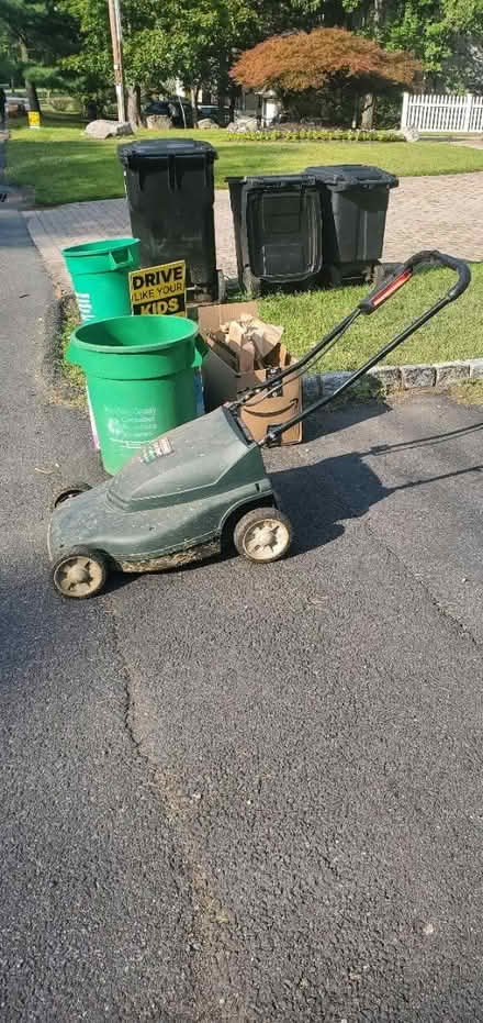 Photo of free Electric Lawn mower Craftsman 10952 (10952) #2