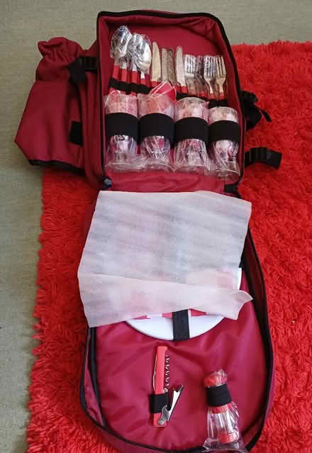 Photo of free 4 person picnic backpack (Bilton CV22) #2