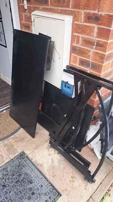 Photo of free Corner desk (Markfield LE6) #1