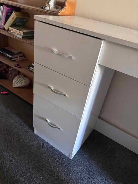 Photo of free White Desk (Micklefield HP13) #2