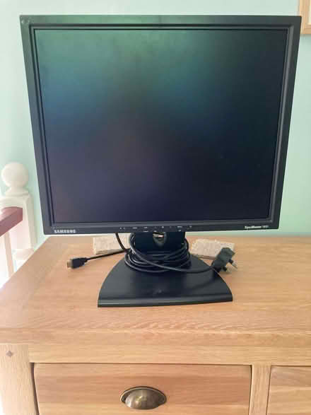 Photo of free Computer monitor (Dacorum HP23) #1