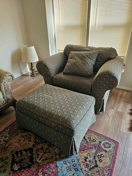 Photo of free Oversize Chair and Ottoman (Phoenixville) #1