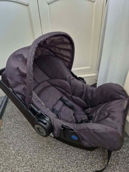 Photo of free Newborn carseat (Meole Brace SY3) #1