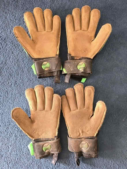 Photo of free Goalie gloves (size 7?) (Kennington OX1) #1
