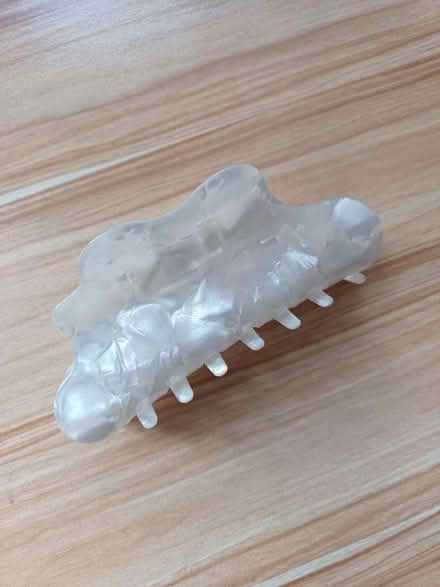Photo of free White claw clip (Holt Lane End M35) #1