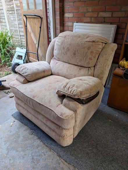 Photo of free Electric Recliner Chair (Woodloes Park CV34) #2
