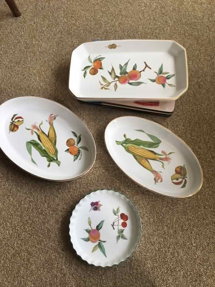 Photo of free Royal Worcester porcelain oven to table wear - 13 pieces (Coleshill HP7) #3