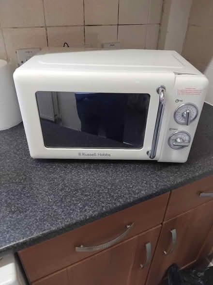 Photo of free Cream microwave (Lowedges. S8) #1