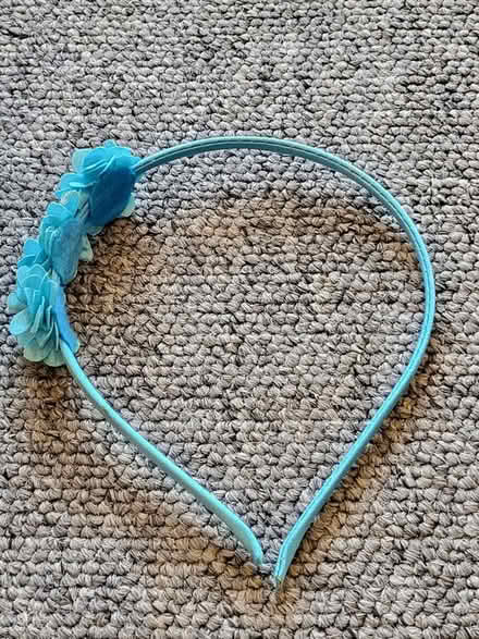 Photo of free Girls Hairband with blue flowers (Hoxton Street N1) #3