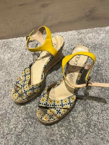 Photo of free Platform shoes (Wandsworth Town SW11) #1