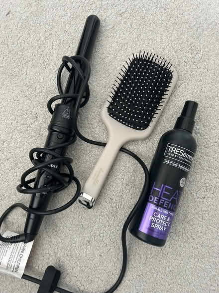 Photo of free Hair tong, hairbrush and heat spray (Tooting SW17) #1